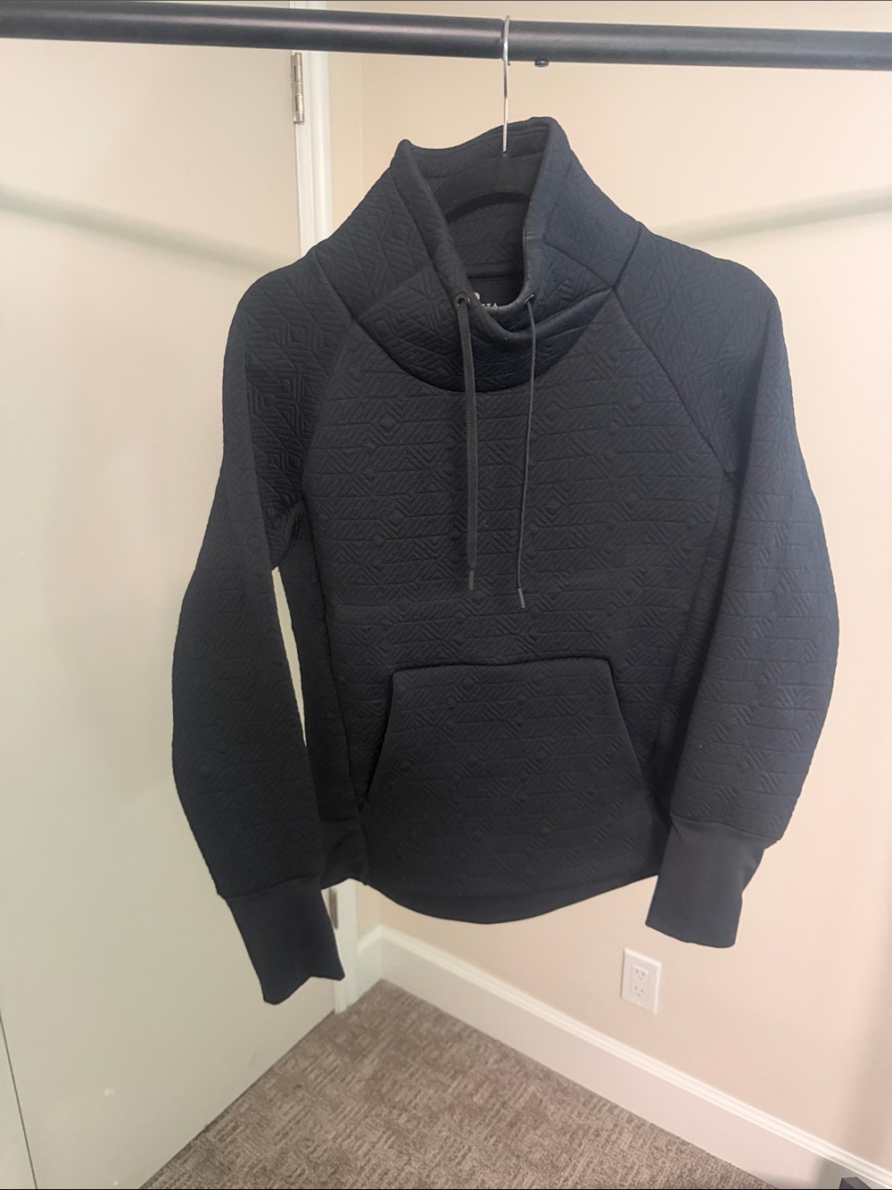 Women’s Black Quilted Pullover Hoodie Sweater